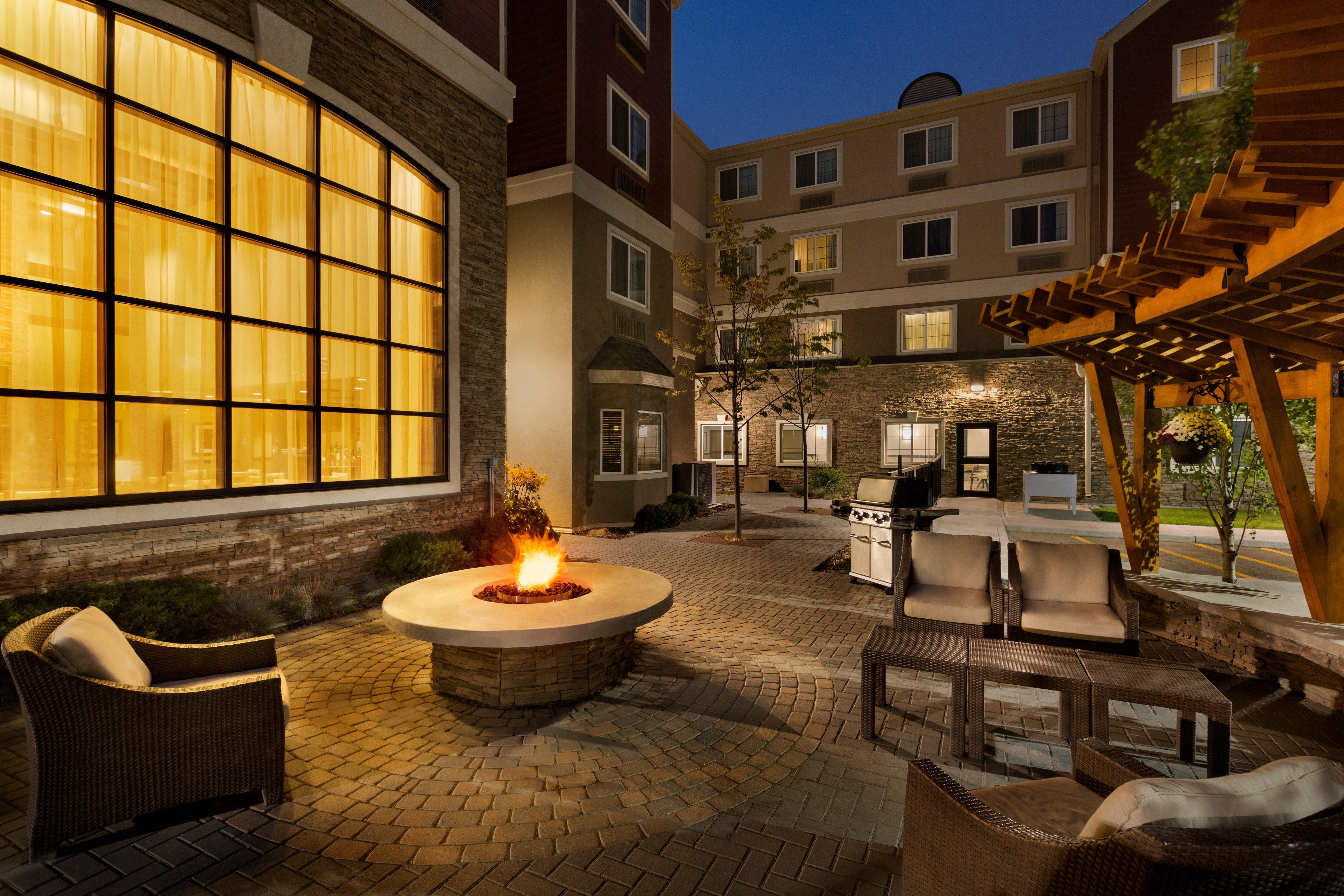 Staybridge Suites West Edmonton By Ihg Exterior foto
